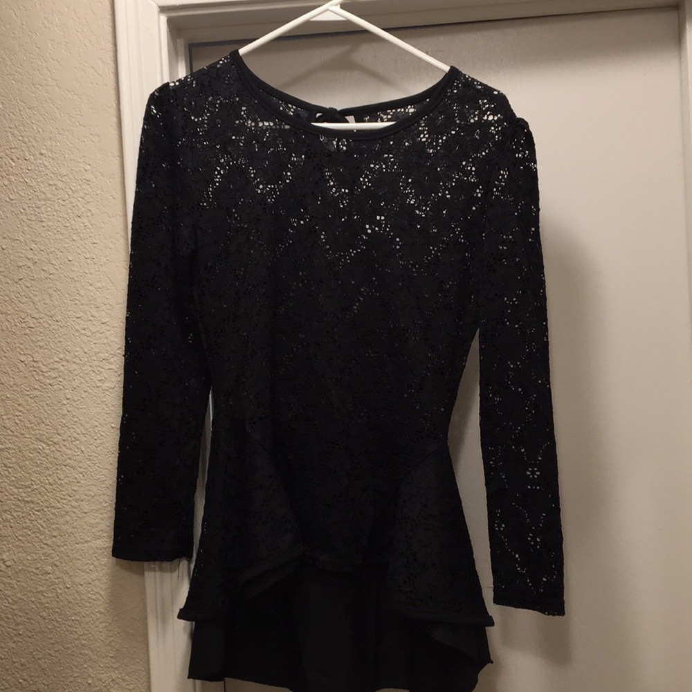 NWOT Soft fabric lacy hi-lo shirt